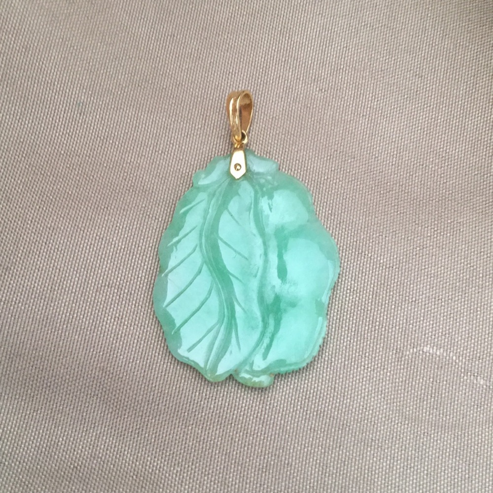 SALE! Apple Green Jade Peapod Carved Pendant. 14k!